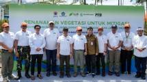 Menko PMK, BNPB, dan EIGER Adventure Land Lakukan Penanaman Bibit Pohon