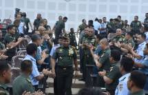 Panglima TNI Jenderal TNI Agus Subiyanto pada saat memberikan kuliah umum kepada 111 Perwira Siswa (Pasis) Dikreg LIV Sesko TNI TA 2025 di Graha Widya Adibrata, Sesko TNI, Bandung, Jawa Barat, Rabu (26/11/2025).