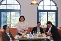 Kika: Desk Head of Communication & Customers Experience BRI Life Adhika Hardhanu, Division Head of Services Operation Purna Santi Komara, Division Head of Product Management Yoseph Indrayana and Division Head of Strategic Planning M. Fathonny 