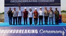 Direktur Citanusa Group Nerisa Arviana (tengah), didampingi oleh Management Citanusa Group pada Groundbreaking Ceremonial Grahayana Homes
