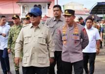 Kapolri Dampingi Presiden Cek Lokasi Pengungsian Korban Banjir di Tapanuli Tengah
