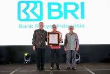 BRI saat menerima Penghargaan
