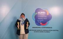 Direktur Digital Business PERURI, Farah Fitria Rahmayanti memegang dua penghargaan bergengsi, yakni Platinum untuk kategori Best Data-Driven Marketing Strategy dan Gold untuk kategori Best Social Media & Influencer Engagement di ajang BUMN Branding & Marketing Award (BBMA) 2025.