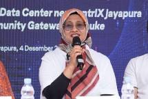 Direktur Utama Telkom Dian Siswarini saat acara Press Conference peresmian fasilitas edge data center neuCentrIX Telkom ke-28 yang berlokasi di Jayapura, Papua pada Kamis (4/12).