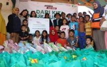 Disaster Management Center (DMC) dan Dompet Dhuafa berkolaborasi dengan Tokopedia menyalurkan bantuan bagi warga terdampak bencana di Lubuk Rayo, Kelurahan Lubuk Minturun, Kota Padang, Sumatera Barat.