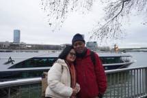 Save Dagun dan istri saat berliburan di pinggir sungai Rhein, Jerman, pertengahan Desember 2025