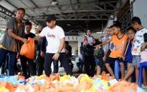 Bank Mandiri salurkan bantuan 5.000 paket yang terdiri dari kebutuhan pokok seperti makanan dan minuman, serta obat-obatan untuk mendukung kondisi kesehatan warga terdampak. 