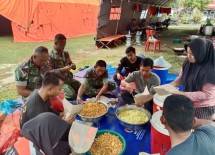 TNI operasikan dapur lapangan untuk bantu warga terdampak banjir di Kodim 0203/Langkat.