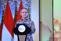Ketua Dewan Komisioner OJK Mahendra Siregar, 
