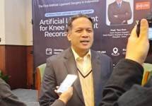 dr. Sapto Adji Hardjosworo, Sp.OT, Subsp. CO, Dokter Spesialis Orthopaedi dan Traumatologi Konsultan Cedera Olahraga RS Premier Bintaro jelaskan Operasi Ligamen Artifisial Pertama di Indonesia yang kini ada di RS Premier Bintaro.