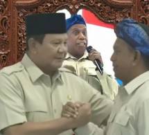 Keterangan Foto (tangkapan layar) Presiden Republik Indonesia, Prabowo Subianto bersama aktor Indonesia, Edo Kondologit.