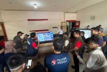 Wamen Komdigi Nezar Patria bersama jajaran TelkomGroup meninjau STO Kuala Simpang, Kabupaten Aceh Tamiang, Rabu (24/12/2025).