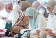 Direktur Utama BSI, Anggoro Eko Cahyo, memimpin doa akhir tahun langsung dari Aceh, di sela misi kemanusiaan untuk masyarakat terdampak bencana, sekaligus memastikan proses operasional BSI telah berjalan dan kembali pulih 100%.
