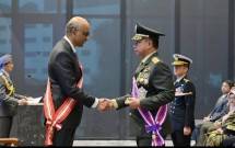 Panglima Tentara Nasional Indonesia (TNI) Jenderal TNI Agus Subiyanto menerima penganugerahan Distinguished Service Order (DSO) dari Presiden Singapura Y.M. Tharman Shanmugaratnam.