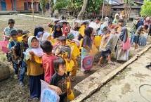 Sejumlah anak-anak di Kota Subulussalam menerima bantuan pendidikan berupa perlengkapan sekolah dari TelkomGroup.
