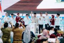 Presiden Prabowo resmikan 166 Sekolah Rakyat di Kalimantan Selatan dan tinjau perpustakaan.