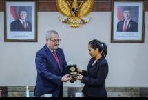 Wakil Menteri Pariwisata Ni Luh Puspa menyambut Ketua Majelis Rakyat Nasional Aljazair Mohamed Yazid Benhemmouda di Gedung Sapta Pesona, Jakarta, Rabu (21/1/2026).