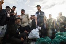 Menteri Pariwisata Widiyanti Putri Wardhana dalam kegiatan Aksi Bersih Sampah Laut di Pantai Kedonganan, Bali, Jumat (6/2/2026).