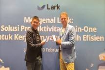 Mark Dembitz, General Manager APAC Lark (kanan)
