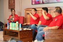 Kacang Dua Kelinci meluncurkan kemasan spesial Ramadhan yang super fresh dan modern, lengkap dengan program bagi-bagi THR jutaan rupiah. Bukan cuma visual ciamik, inisiatif ini siap nemenin momen kebersamaan keluarga Indonesia sambil kasih kejutan manis di bulan puasa.