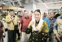 Ketua Umum APRINDO - Dr. H. SOLIHIN bersama Wakil Menteri Perdagangan Dyah Roro Esti Widya Putri