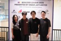 kiri ke kanan] Patrice Claire Bayo Verosil, Event Director of SEA Boulder League; Ardana Cikal Damarwulan, Atlet Panjat Tebing Indonesia; Ronald Fedora Pudjiono, Director of Boulder Planet Indonesia; Brandon Gwee, Head Setter of Boulder Planet Singapore. 