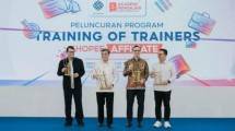 Menteri Ketenagakerjaan Yassierli saat meluncurkan program Training of Trainers (ToT) Shopee Affiliate
