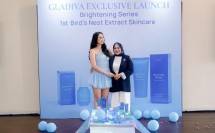 Miss Indonesia Banten 2022, Diva Andzani ditemani ibundanya, meluncukan brand skincare GLADIVA dari ekstrak sarang burung walet.