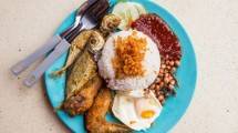 Menu Nasi Lemak di Boon Lay Power Nasi Lemak, Singapura (Foto:visitsingapore.com)