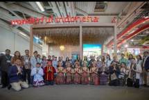 Menteri Pariwisata Widiyanti Putri Wardhana (tengah) saat membuka Paviliun Indonesia di Berlin Expo Center, Messe Berlin, Selasa (3/3/2026).