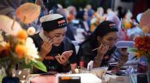 Antusiasme peserta mempraktikkan teknik aplikasi riasan menggunakan kuas eksklusif Guardian x Aeris Glow in Melot 2.0 pada Sesi Beauty Workshop yang diadakan Guardian di Jakarta