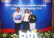 Direktur Vista Land Group, Esther Kristiany Hadi saat menerima penghargaan di ajang BTN Awards 2025