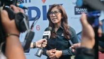 Menkomdigi Meutya Hafid memberikan keterangan kepada awak media usai pelepasan Tim Arus Mudik Liputan 6 SCTV di Halaman Kantor SCTV, Senayan, Jakarta Pusat, Rabu (11/03/2026). Foto: Ahmad Tri Hawaari/Komdigi 