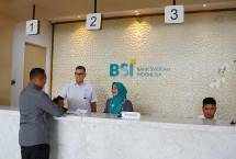 Tinjauan langsung Direktur Utama PT Bank Syariah Indonesia Tbk (BSI) Anggoro Eko Cahyo di Kantor BSI Cabang Kuala Simpang, Aceh Tamiang