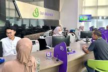Pantauan pelayanan nasabah di Kantor Cabang Muamalat Tower, Jakarta, Rabu (25/3/2026). Aktivitas pelayanan kepada nasabah mulai berjalan seperti biasa di seluruh kantor cabang Bank Muamalat pada hari ini pukul 08.00 &ndash; 15.30 waktu setempat. 