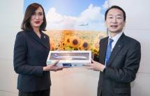 Menteri Pariwisata Republik Indonesia Widiyanti Putri Wardhana saat melakukan pertemuan bilateral dengan Senior Executive Vice President All Nippon Airways (ANA), Juichi Hirasawa, di Tokyo, (30/3/2026).