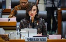 Menpar Widiyanti Tegaskan Komitmen Transparansi di Raker Komisi VII, Siap Hadapi Tantangan Global
