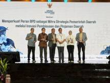 Bank Pembangunan Daerah (BPD) didorong untuk melakukan transformasi peran secara fundamental, dari sekadar pengelola dana pemerintah daerah menjadi orkestrator aliran dana daerah sekaligus penggerak utama pertumbuhan ekonomi regional melalui inovasi pembiayaan yang produktif dan terukur.