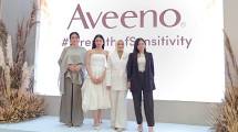 Jessica Iskandar, AVEENO Baby Brand Ambassador, Maudy Ayunda, AVEENO Brand Ambassador, Anggia Pramono, Presiden Director, Kenvue Indonesia dan Fika Yolanda, Marketing Director, Kenvue Indonesia dalam Peluncuran Kampanye Strength of Sensitivity