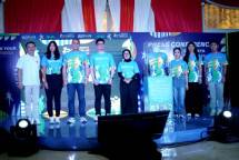 Momen Display Jersey ISOPLUS Run 2026 pada Press Conference Surabaya ISOPLUS Marathon.