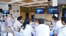 Direktur Utama Telkom Dian Siswarini memberikan sambutan dalam agenda Future Leaders Development Program (FLDP) 2026.