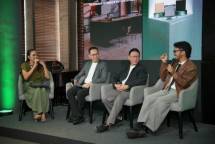 (ki-ka) Ahmad Saiful, BVP Home & Distribution Schneider Electric Indonesia; Ariya Sradha, Ketua Himpunan Desainer Interior Indonesia DKI Jakarta (HDII Jakarta); Kristo Immanuel, Film Director, Lifestyle Influencer, Public Figure, dalam sesi talkshow pada acara peluncuran Vivace E di Jakarta.