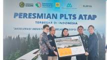 Kepala BSKJI Kemenperin Emmy Suryandari (tengah) saat meresmikan PLTS Atap terbesar milik PT Mulia Industrindo di Cikarang, Jawa Barat (Foto: Ridwan/Industry.co.id)