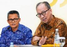 Menperin Agus Gumiwang Kartasasmita dan Jubir Kemenperin Febry