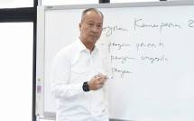 Menteri Perindustrian Agus Gumiwang Kartasasmita
