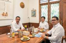 (ki-ka) Menteri UMKM, Maman Abdurrahman, Menko PM, Muhaimin Iskandar dan Menteri Ekraf, Teuku Riefky Harsya pada Rapat Tingkat Menteri (RTM) di MBloc Space, Jakarta.