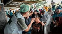 Pemeriksaan mata dalam rangka HUT 50 Summarecon