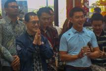 Pendiri dan Direktur Utama PT Catur Sentosa Adiprana Tbk Budyanto Totong (kiri) dan Direktur Utama Mitra10 Andy Totong (kanan) disela acara pembukaan cabang Mitra10, Imam Bonjol, Bali