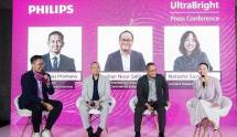 dari kiri: Dedy Bagus Pramono, President Director, Signify Commercial Indonesia & Burhan Noor Sahid, Head of Marketing Consumer, Signify Commercial Indonesia, bersama Natasha Surya, Content Creator dalam talkshow peluncuran Philips UltraBright.