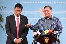 Menteri Koordinator Bidang Perekonomian Airlangga Hartarto dan Menteri Keuangan Purbaya Yudhi Sadewa